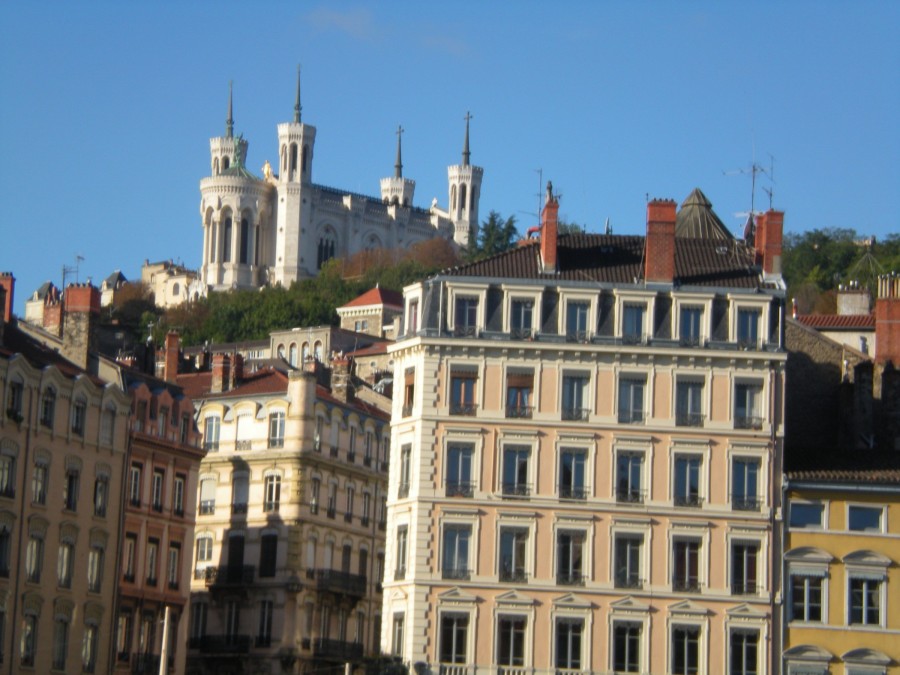 Lyonsk domy pod Notre Dame de Fourviere