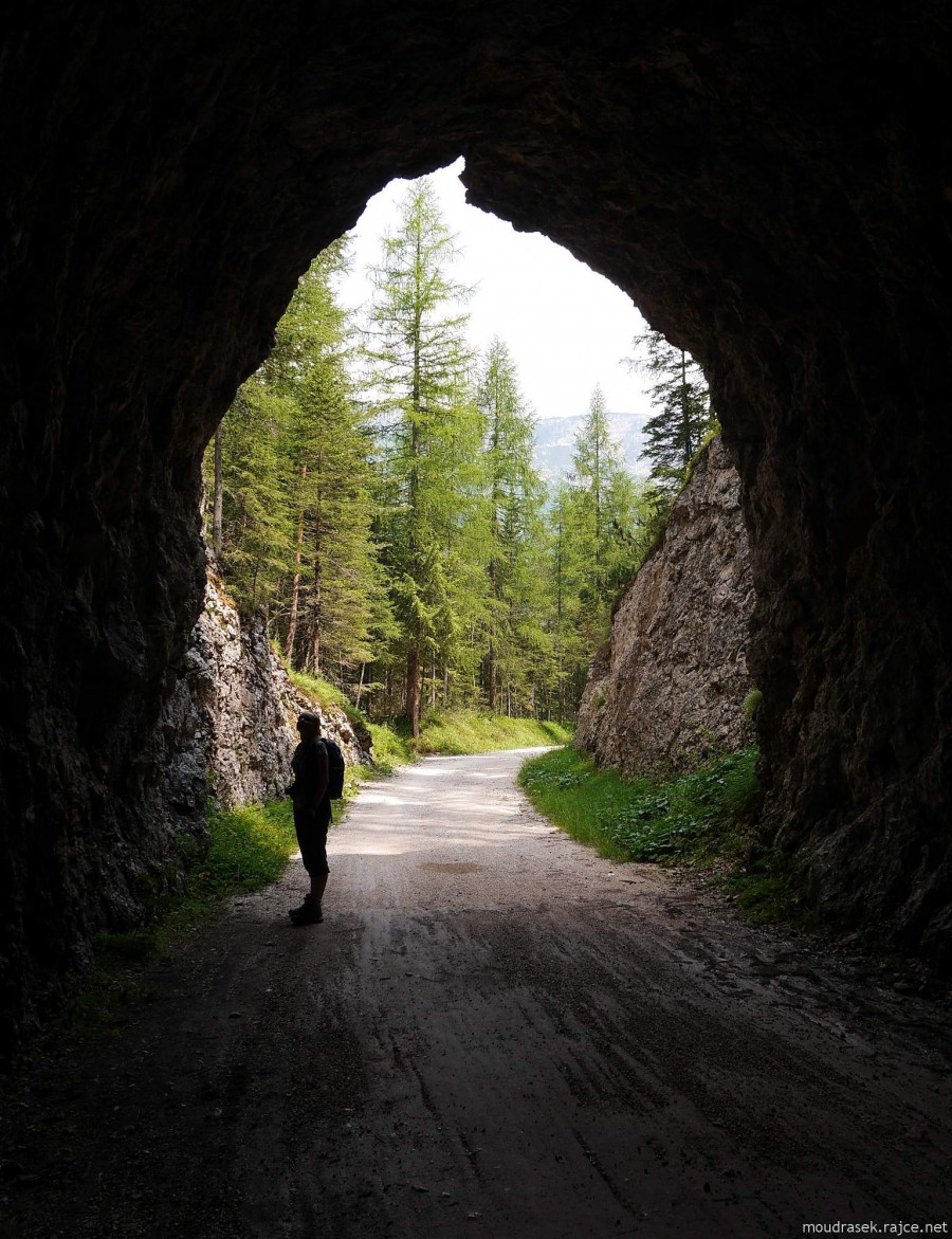 Portl starho tunelu Pezovico