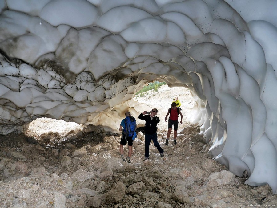 Nvtvnci si fot snhovou jeskyni, Grotta delle Neve