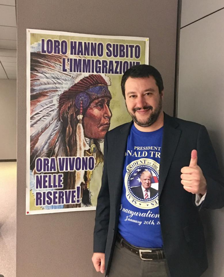 Matteo Salvini - Liga severu. Na plaktu je napis: Oni utrpli imigrace - dnes ij v rezervacch!