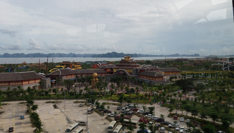Pohled z lanovky na Dragon Park a Typhoon Park.