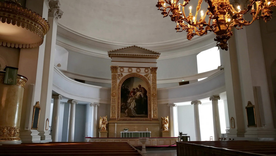 Strohý interiér Evangelické katedrály (hlavní oltář)