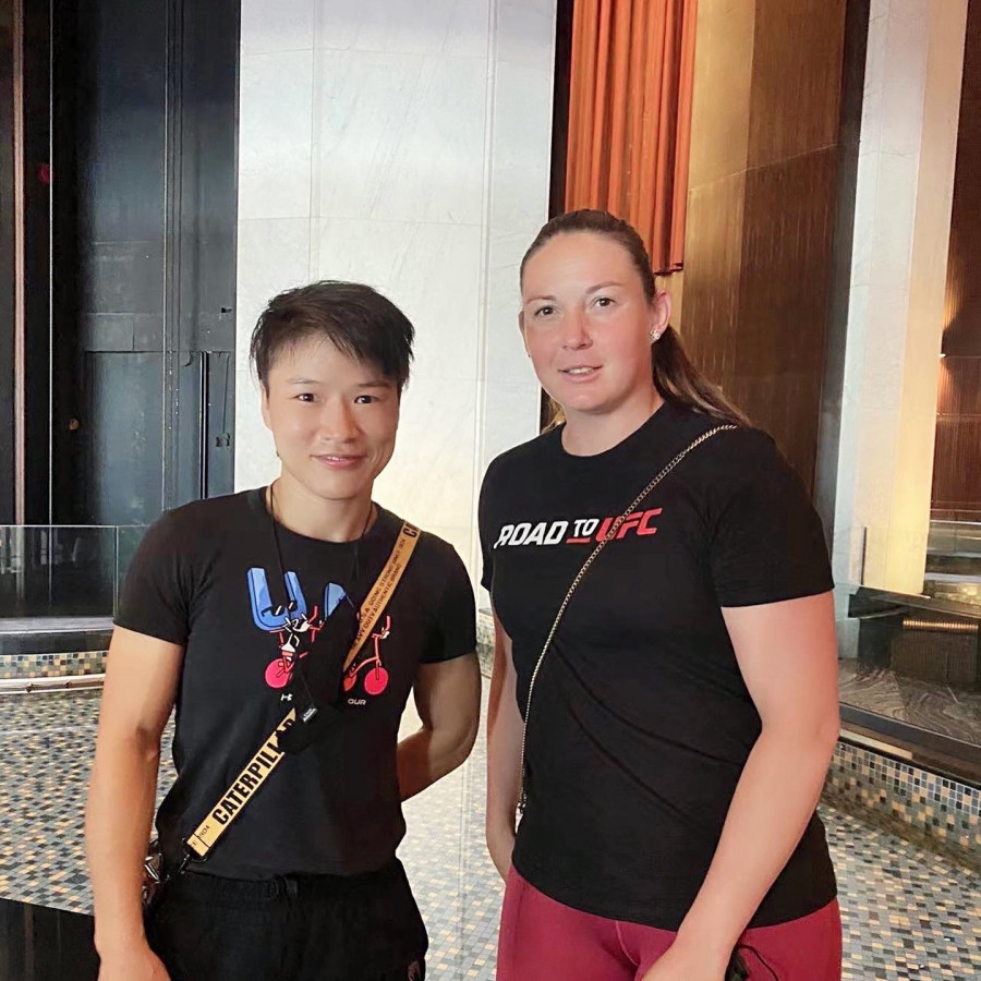 S čínskou šampionkou Zhang Weili