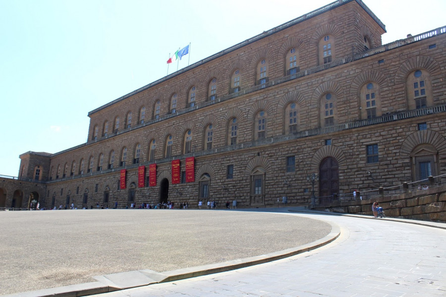 Palazzo Pitti na stejnojmenném náměstí
