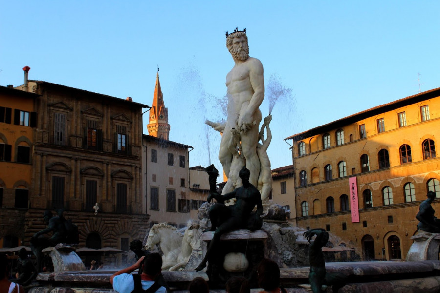 Neptunova fontána na náměstí Piazza della Signoria