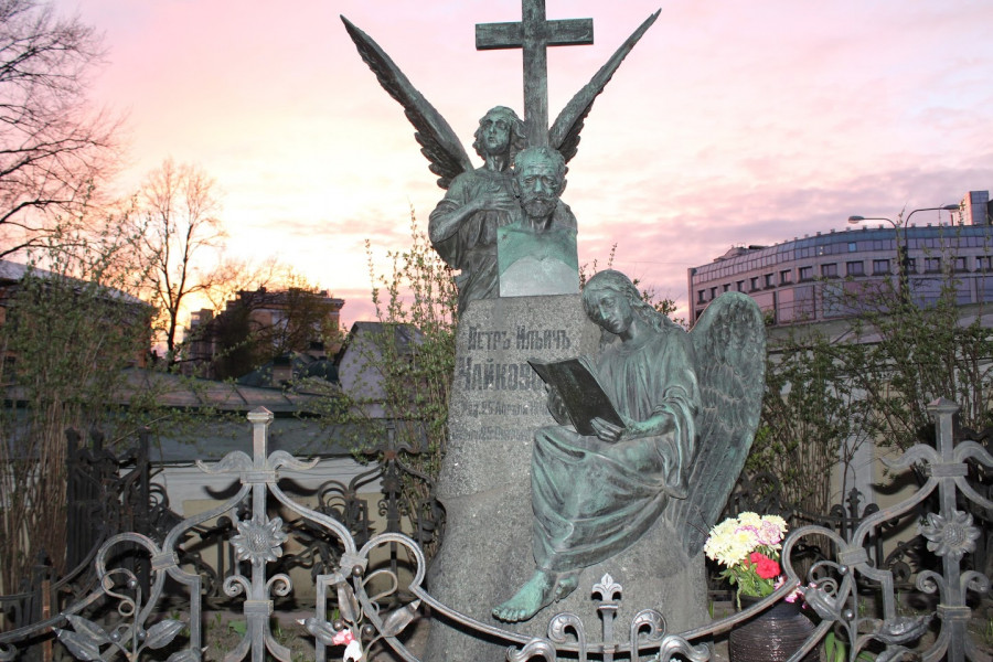 Hrob Petra Iljie ajkovskho (foceno v rmci muzejn noci v cca 22:30)