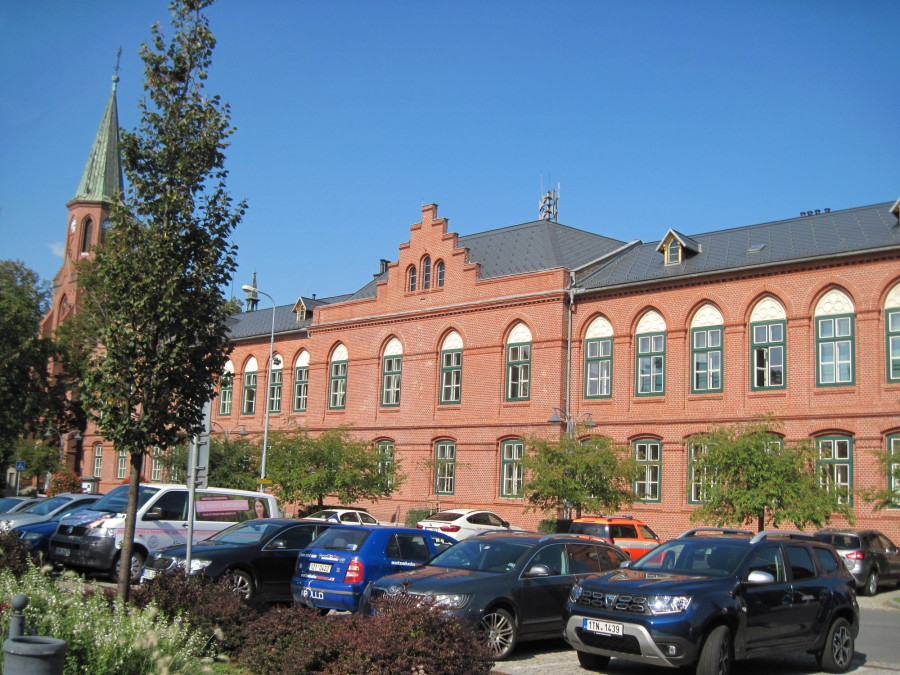 Budova Německé měšťanské školy v Novém Bohumíně, dnes sídlo radnice