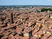 Bologna a Ravena. V regióne Emilia-Romagna.